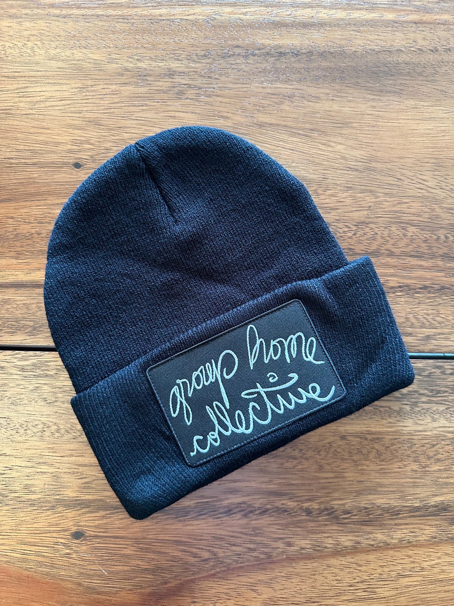 The Low beanie black/white cursive