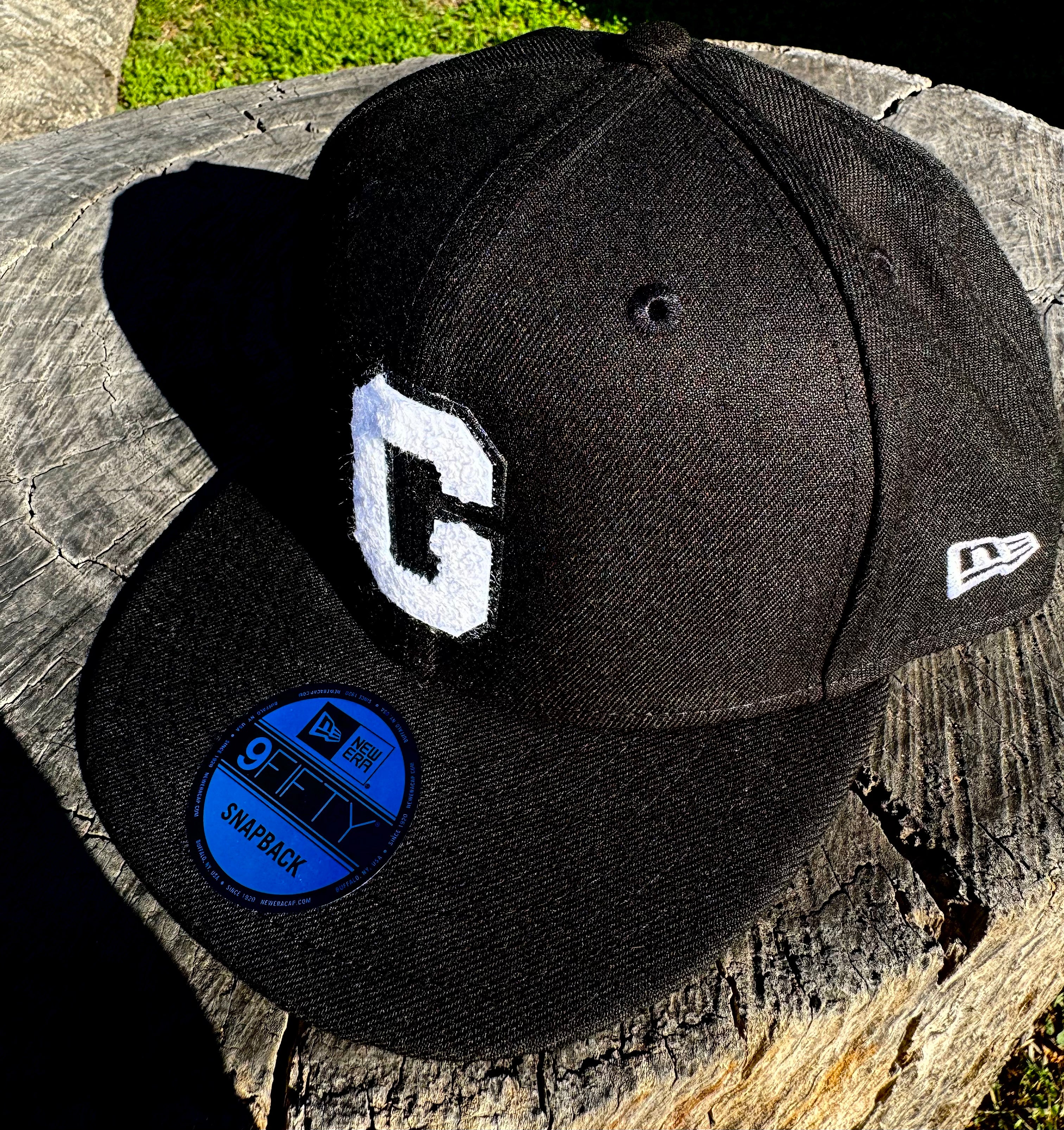 The “Goods” NEW ERA Snapback hat black/white – Group Home Collective