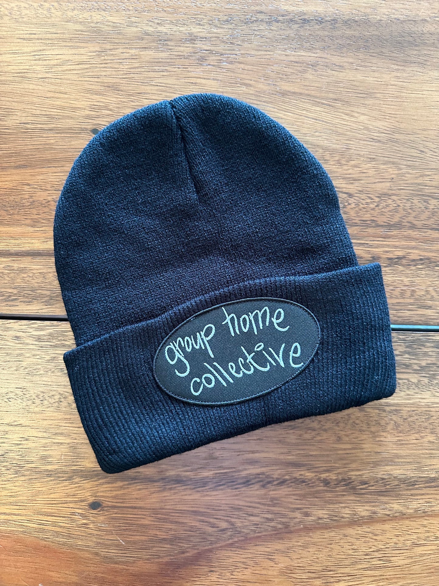 The Low beanie black/white lower case